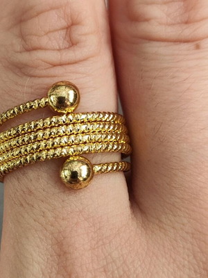 Gold spiral ring new in intense gold color