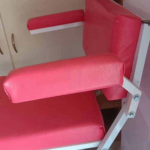 Pedicure chair like new with adjustable footrest