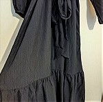  H&M μαύρο φόρεμα με λαστιχο στα μανικια και στη μεση και σχημα 'v' στο λαιμό.