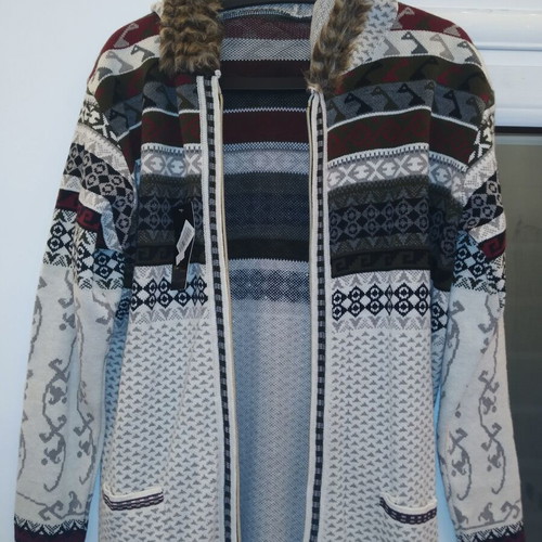 Long women's cardigan new with zipper and fur on hood