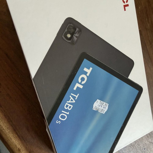 TCL Tab10 S tablet like new with wireless keyboard and mouse