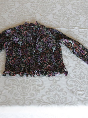 Spring turtleneck blouse with zipper like new, multicolored