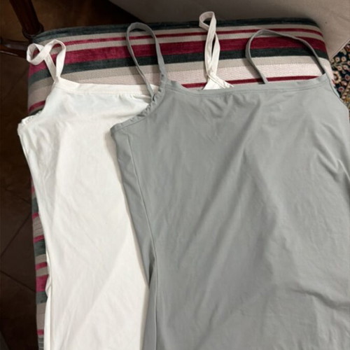 Intimissimi T-shirts size small like new, set of 2