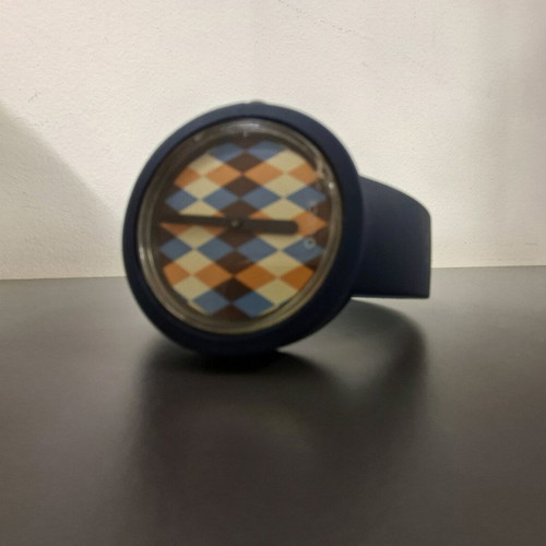 O clock watch used with blue silicone strap and Harlequin dial