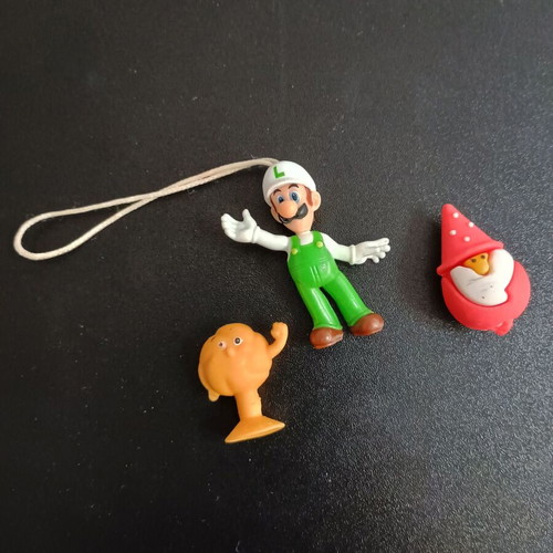 Miniature toys used, 9 assorted pieces