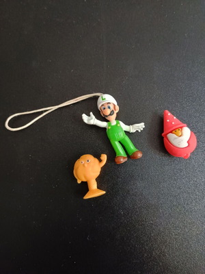 Miniature toys used, 9 assorted pieces