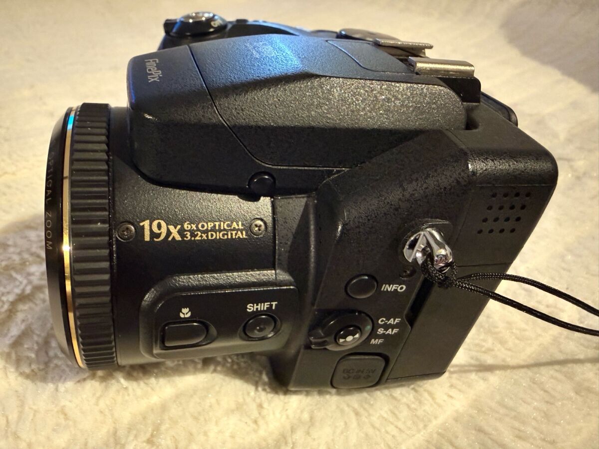 Fujifilm FinePix S7000 camera used,… - € 95,00 - Vendora.cy