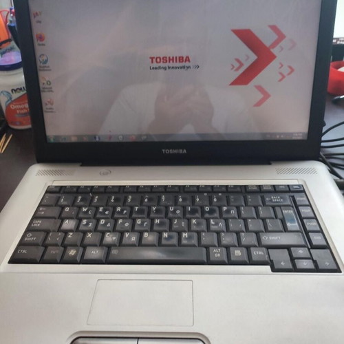 Toshiba Satellite L450D laptop like new, 4GB RAM, 500GB SSD