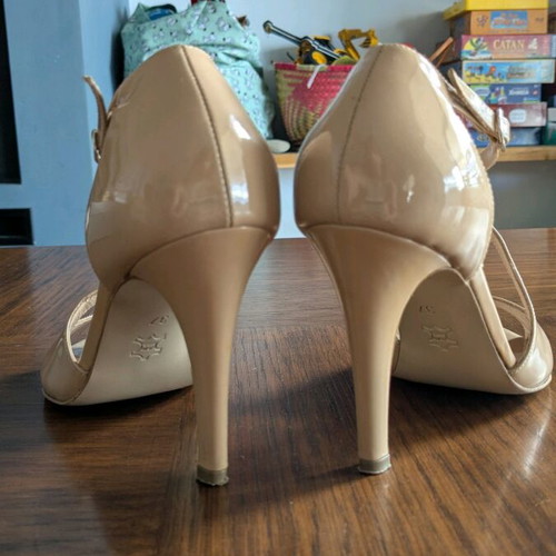 Sagiakos nude leather high-heeled sandals size 37 like new