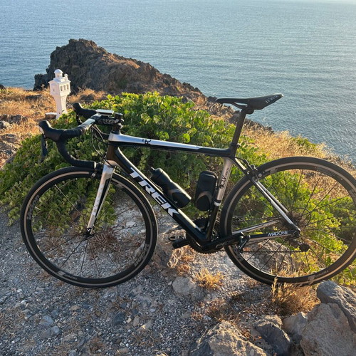 Trek Madone 4.5 road bike used with powermeter and Garmin