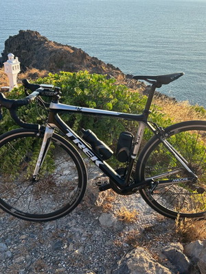 Trek Madone 4.5 road bike used with powermeter and Garmin