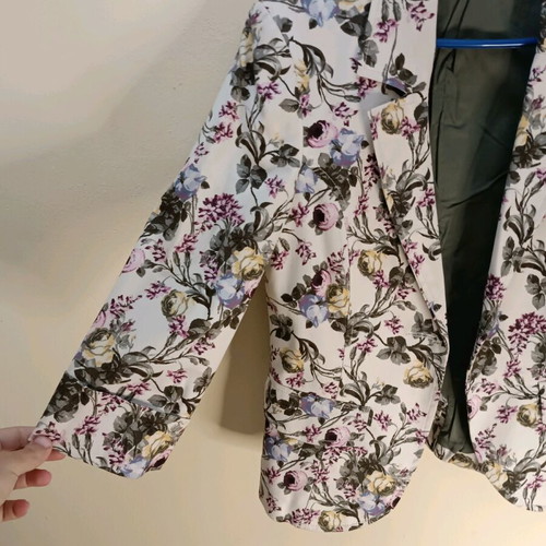 Bershka women's floral blazer white with 3/4 sleeves like new