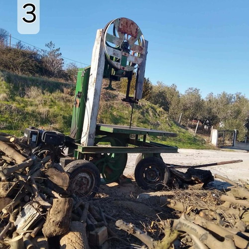Professional large wheeled bandsaw with diesel engine