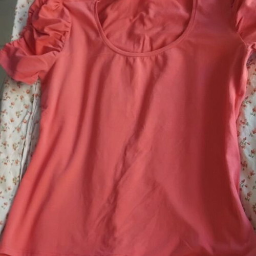 Yessica fuchsia pink blouse with puff sleeves like new, size M