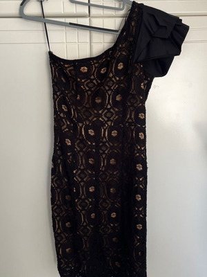 Γυναικείο φόρεμα BSB μαύρο σαν καινούργιο με ζώνη, μέγεθος L