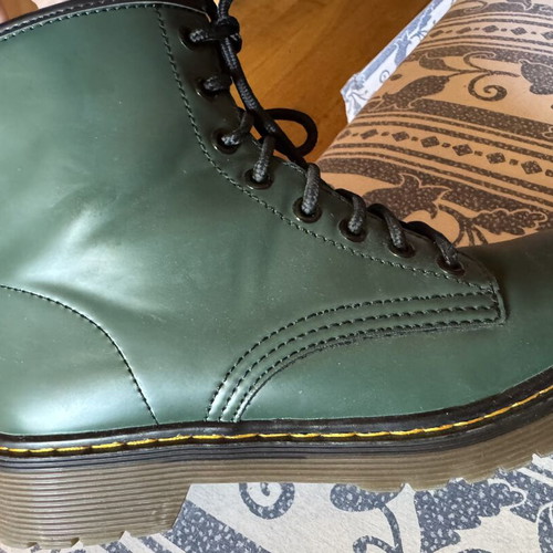 Green leather ankle boots like new, size 38