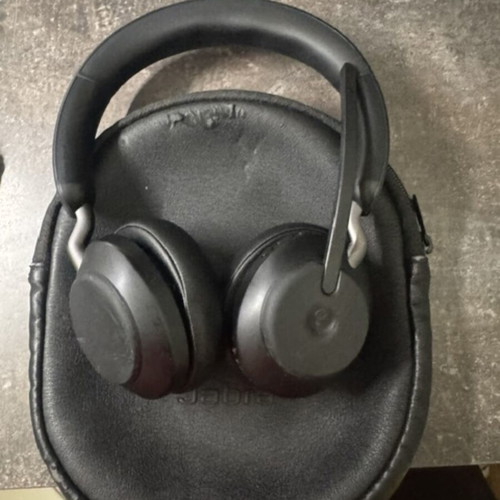 Jabra Evolve 2 Headset like new with noise cancellation and USB adapter