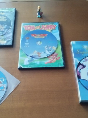 DVD pack of 4 animated classics with Asterix collectible figure, new