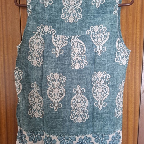 Yookie sleeveless blouse M/L with ethnic design like new, multicolor