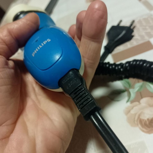 Philips shaver like new, missing one blade