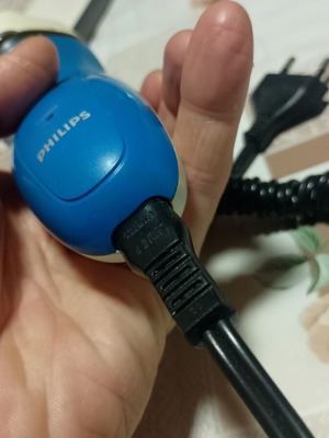 Philips shaver like new, missing one blade
