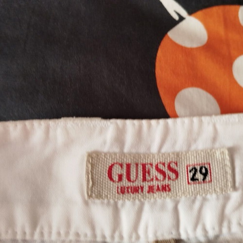 Guess Capri pants white like new with side and back pockets