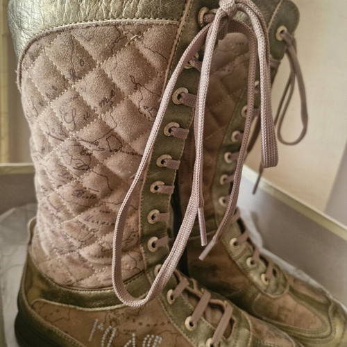 Alviero Martini 1a Classe quilted leather ankle boots like new, size 37