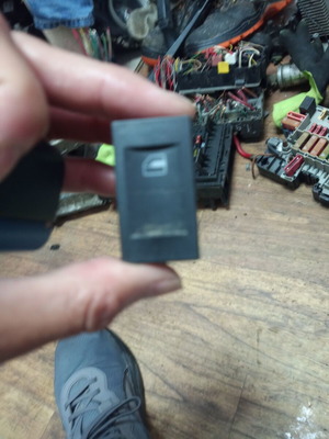 Button for electric windows VW Polo Classic used, 6N0959855B