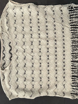 Blouse with fine knit used, size L
