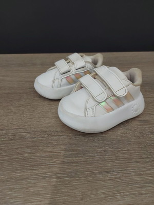 Adidas παιδικά αθλητικά παπούτσια για κορίτσια, νούμερο 19, άσπρα