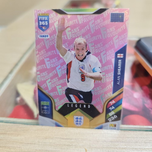 FIFA Adrenalyn 26 Pink Parallel Fan's Favourite 89 Alan Shearer