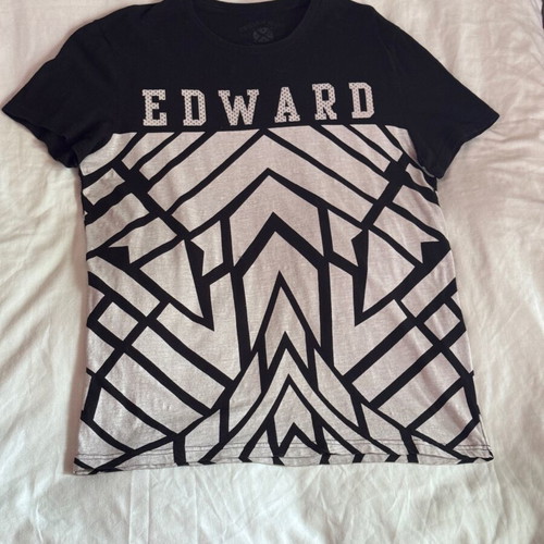 Edward geometric t-shirt like new, black, size M
