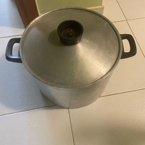 Flambo Metal pot used, old large