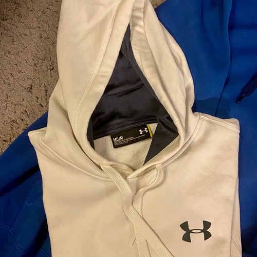 Under Armour hoodies used, medium size, white and blue, pack of 2