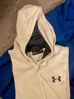 Under Armour hoodies used, medium size, white and blue, pack of 2