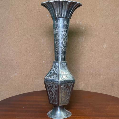 Engraved silver-plated vase like new for flowers