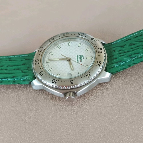 Quartz wristwatch used