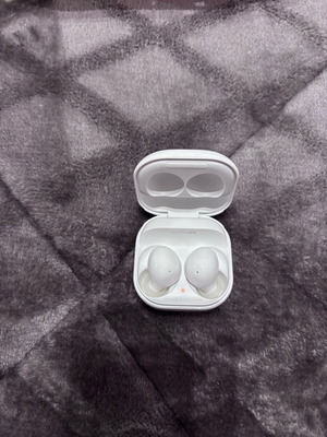 Samsung wireless earbuds like new