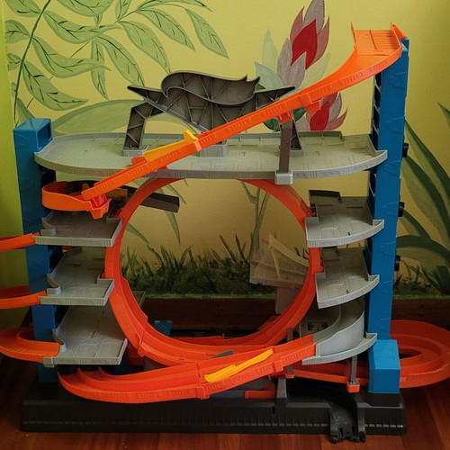 Hot Wheels Ultimate Garage with Shark, like new