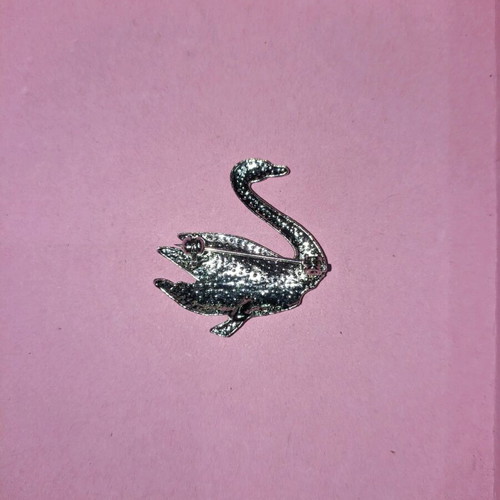 Swan brooch new, silver with purple details