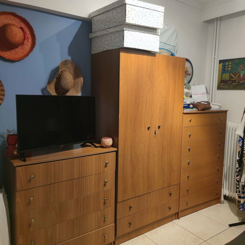 Bedroom furniture set like new, 2 dressers and 1 wardrobe
