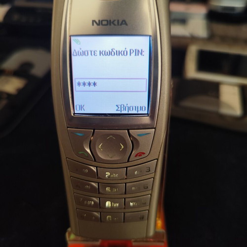 Nokia 6610 mobile phone like new, silver with protective case