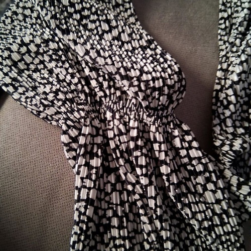 Zara blouse with puff sleeve like new, black and white, size S