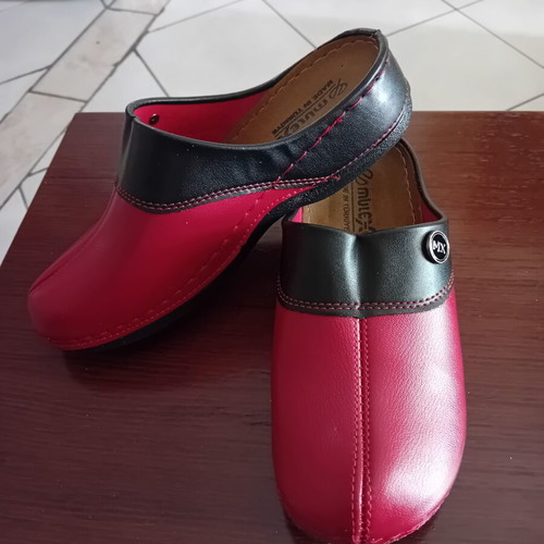 Women's anatomical slippers new, size 39, black and red