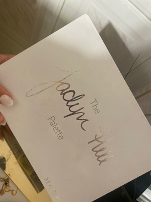 Jaclyn Hill Morphe palette with 2 finished shades