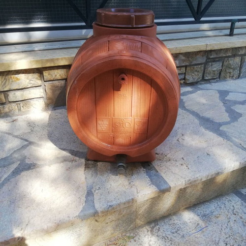 Barrel 25 liters used for wine and oil made of plastic