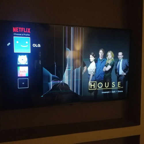 LG 43" Smart TV 4K webOS used with panel damage