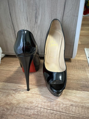 Christian Louboutin γόβες μεταχειρισμένες, μέγεθος 38.5, μαύρες