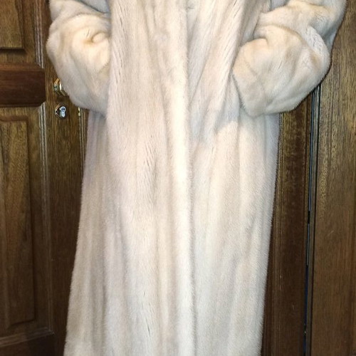 Whole mink fur like new, ecru color