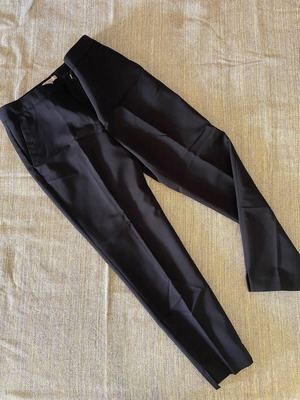 Black H&M fabric pants size 36 like new